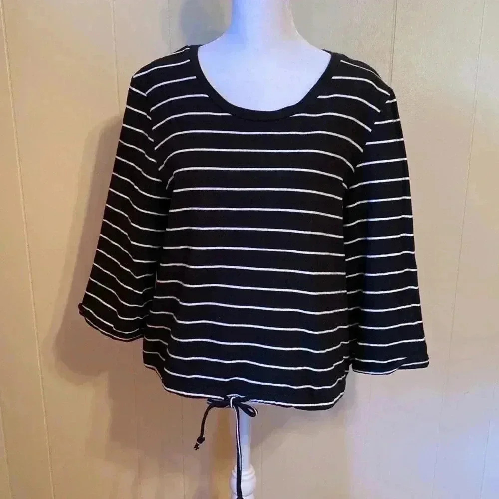 Dip Black with White Striped, Cropped Tie at the Bottom, 3/4 Sleeve Large Top.